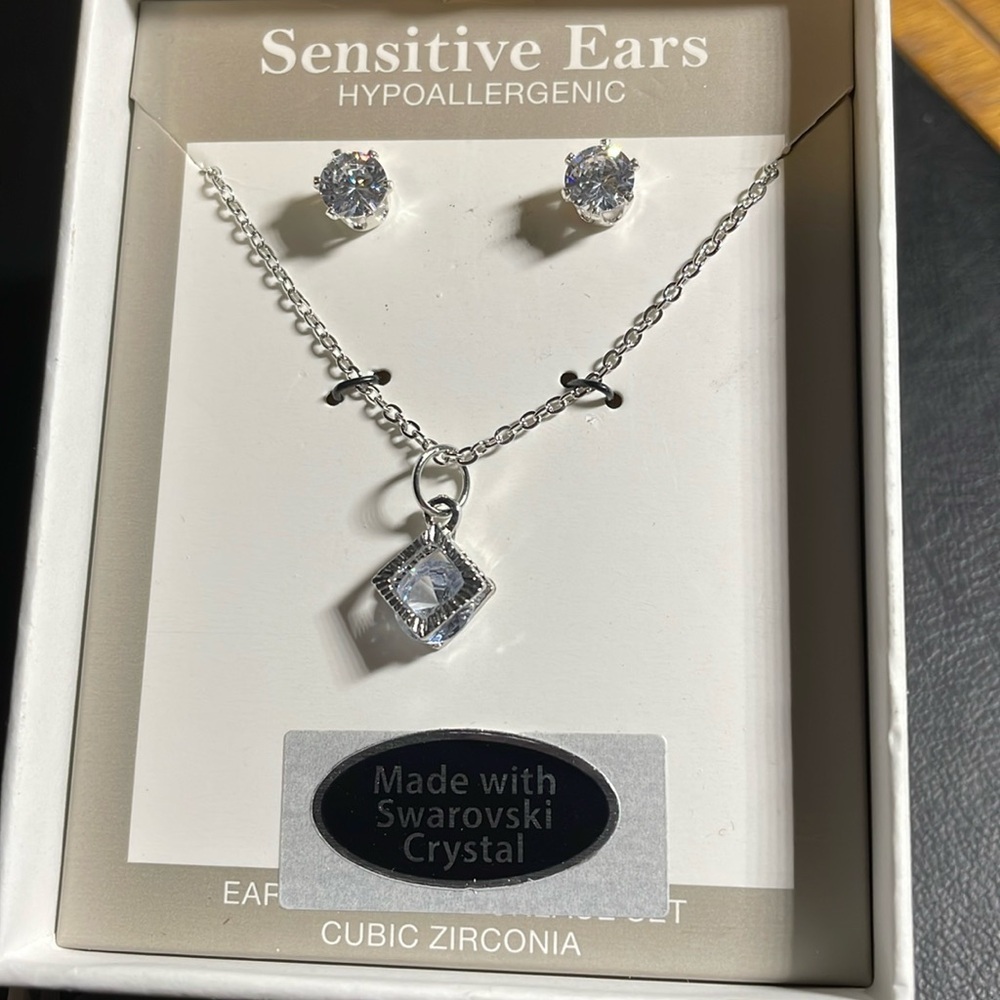 Swarovski Crystal Elements Diamond Necklace & Earring Set Silver Overlay